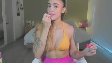 anatalybee online show from November 14, 8:40 pm