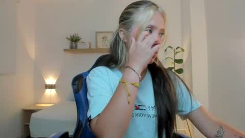 Snapshot of nataly_rodri chatting on April 24, 2:36 am Nataly online show from April 24, 2:36 am