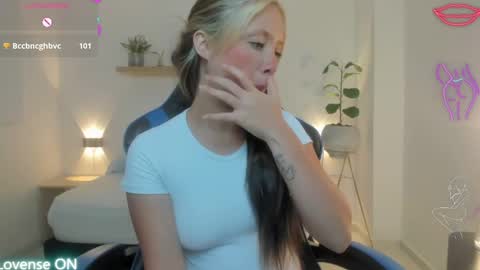 Snapshot of nataly_rodri chatting on April 28, 2:27 am Nataly online show from April 28, 2:27 am