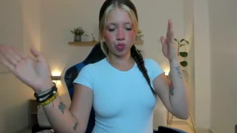 Snapshot of nataly_rodri chatting on May 1, 1:54 am Nataly online show from May 1, 1:54 am