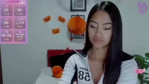 Nataly Escobar online show from October 15, 1:00 pm