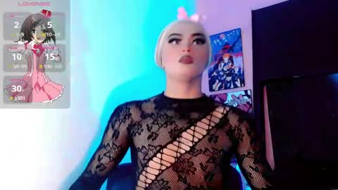 Snapshot of natasha_clifford chatting on May 19, 7:20 pm natasha_clifford online show from May 19, 7:20 pm