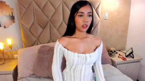 NATH QUIM online show from November 12, 8:19 pm