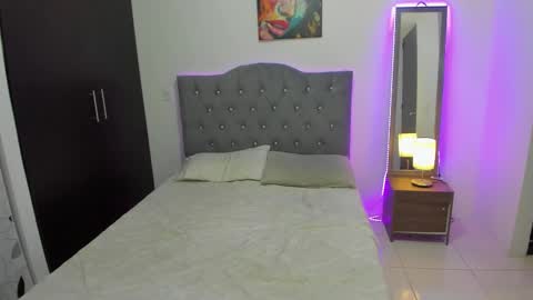 Nathalia  Take surprises in our chat. 25tkns for a hot pic. Follow me. online show from November 30, 2:04 am