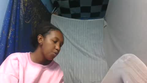 nathalia069 online show from June 17, 1:34 pm