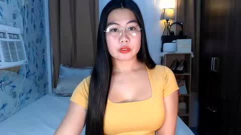 Snapshot of nathalie_hart chatting on July 14, 12:57 am Queen Marga online show from July 14, 12:57 am