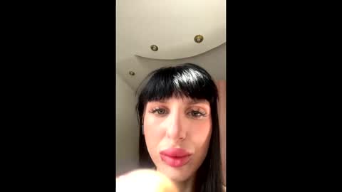 Snapshot of nathaliejerden chatting on May 3, 9:10 pm Marge online show from May 3, 9:10 pm