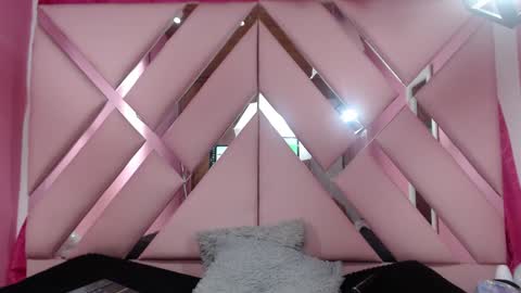 Snapshot of nathaly_low chatting on December 4, 3:04 am nathaly low online show from December 4, 3:04 am