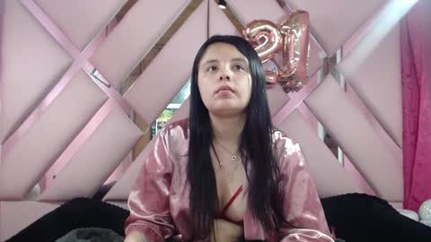 Snapshot of nathaly_low chatting on January 18, 6:03 am nathaly low online show from January 18, 6:03 am