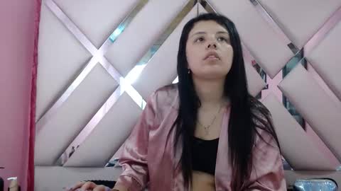 Snapshot of nathaly_low chatting on October 1, 3:01 am nathaly low online show from October 1, 3:01 am