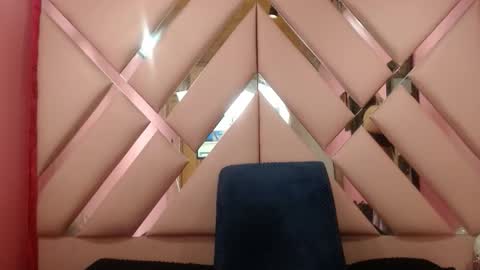 nathaly low online show from December 18, 3:12 am