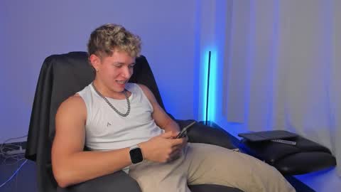 Nathan online show from December 19, 7:43 pm