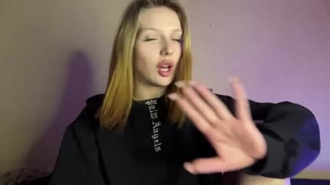 Juliana online show from July 17, 6:24 pm