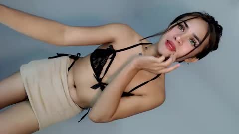 Nathalie smith online show from April 18, 2:26 am