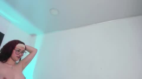 natty_redvelvet online show from November 14, 3:49 am