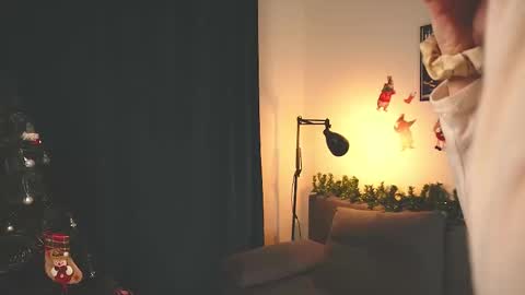 Ella online show from January 8, 3:14 pm