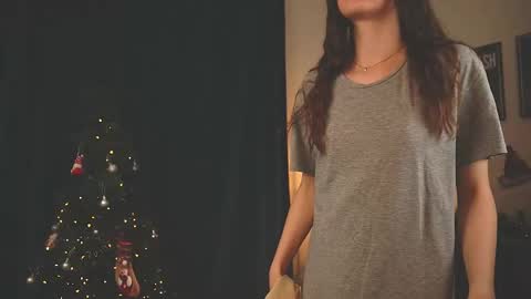 Ella online show from January 12, 3:06 pm