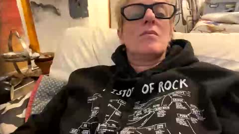 Snapshot of naturalbornsinfull chatting on November 1, 1:24 pm naturalbornsinfull online show from November 1, 1:24 pm