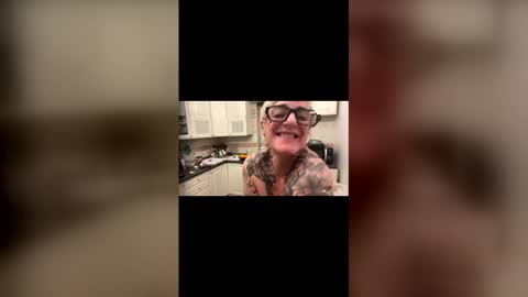 naturalbornsinfull online show from December 21, 2:51 am