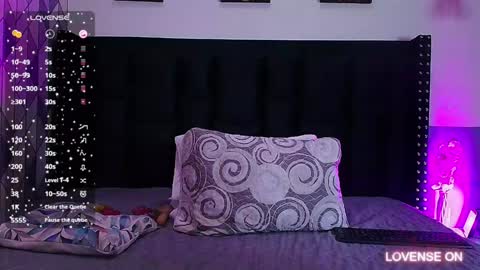 Gwen  online show from December 2, 7:27 pm