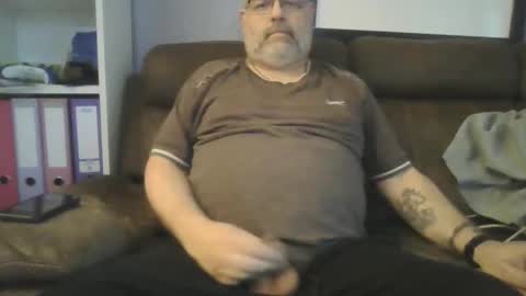Snapshot of naturistmale45 chatting on January 17, 10:44 am naturistmale45 online show from January 17, 10:44 am