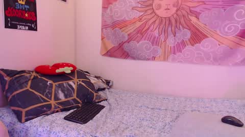 Eimy online show from April 18, 7:07 pm