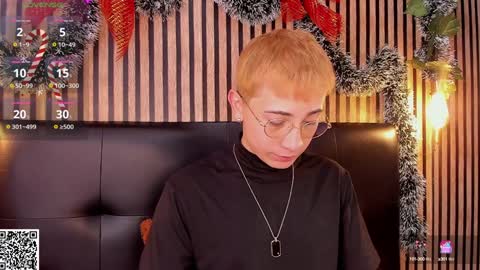 Snapshot of naughty__chris chatting on December 7, 12:45 pm Christopher Chris online show from December 7, 12:45 pm