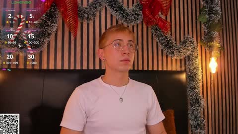 Snapshot of naughty__chris chatting on December 9, 12:30 pm Christopher Chris online show from December 9, 12:30 pm