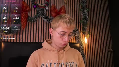 Snapshot of naughty__chris chatting on December 12, 12:33 pm Christopher Chris online show from December 12, 12:33 pm