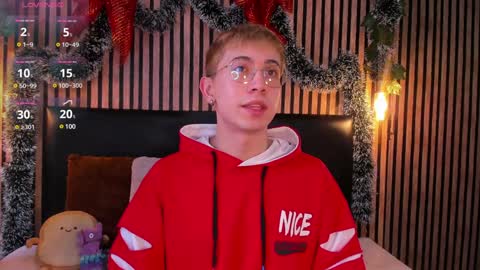 Snapshot of naughty__chris chatting on December 13, 12:06 pm Christopher Chris online show from December 13, 12:06 pm