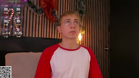 Snapshot of naughty__chris chatting on December 14, 11:39 am Christopher Chris online show from December 14, 11:39 am