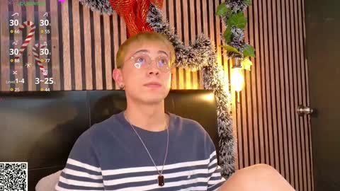 Snapshot of naughty__chris chatting on December 16, 3:43 pm Christopher Chris online show from December 16, 3:43 pm
