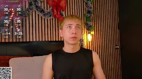 Snapshot of naughty__chris chatting on December 17, 12:43 pm Christopher Chris online show from December 17, 12:43 pm