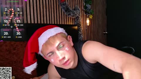 Snapshot of naughty__chris chatting on December 17, 3:49 pm Christopher Chris online show from December 17, 3:49 pm