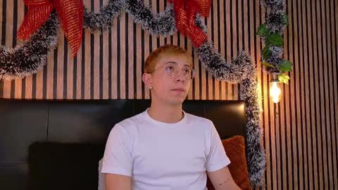 Snapshot of naughty__chris chatting on December 18, 12:40 pm Christopher Chris online show from December 18, 12:40 pm