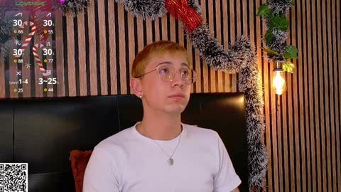 Snapshot of naughty__chris chatting on December 18, 3:55 pm Christopher Chris online show from December 18, 3:55 pm
