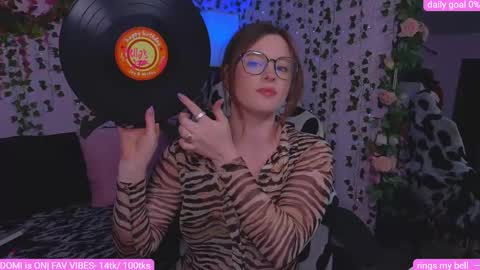 Snapshot of naughty_bella99 chatting on June 4, 12:05 am bella online show from June 4, 12:05 am