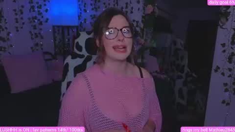 Snapshot of naughty_bella99 chatting on August 5, 12:24 am bella online show from August 5, 12:24 am