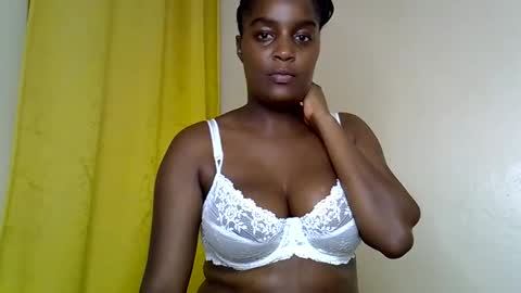 Snapshot of naughty_booby chatting on June 10, 9:35 pm Bettybooby online show from June 10, 9:35 pm