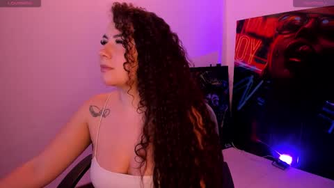 Snapshot of naughty_butt chatting on November 22, 5:28 am Megan online show from November 22, 5:28 am