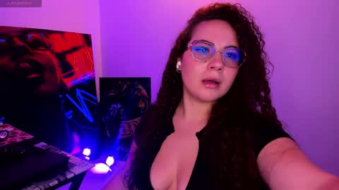 Snapshot of naughty_butt chatting on February 5, 2:38 am Megan online show from February 5, 2:38 am