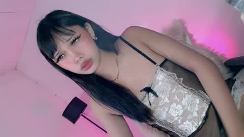 Snapshot of naughty_cutiepie chatting on June 14, 1:13 pm itsyourgirl kiara online show from June 14, 1:13 pm