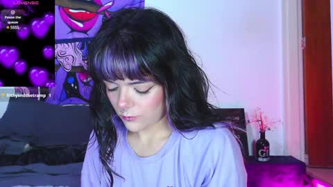 Snapshot of naughty_em_17 chatting on December 11, 4:28 am Em please help me reach 100 thumbs up 3 online show from December 11, 4:28 am