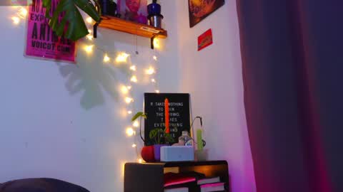 Snapshot of naughty_em_17 chatting on January 21, 10:19 am Em please help me reach 100 thumbs up 3 online show from January 21, 10:19 am