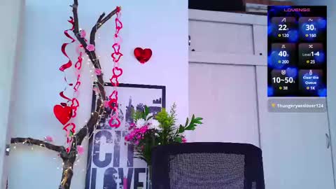 Snapshot of naughty_em_17 chatting on February 14, 6:08 pm Em please help me reach 100 thumbs up 3 online show from February 14, 6:08 pm