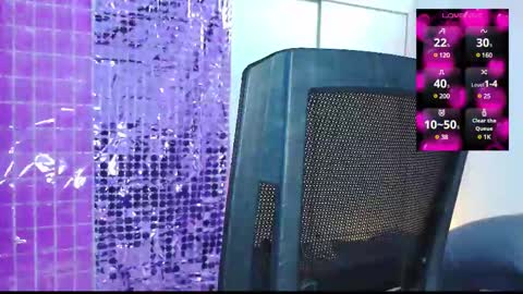 Snapshot of naughty_em_17 chatting on March 3, 9:48 pm Em please help me reach 100 thumbs up 3 online show from March 3, 9:48 pm