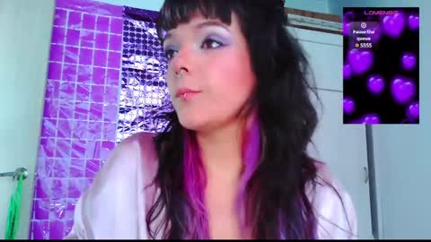 Snapshot of naughty_em_17 chatting on March 9, 6:11 pm Em please help me reach 100 thumbs up 3 online show from March 9, 6:11 pm