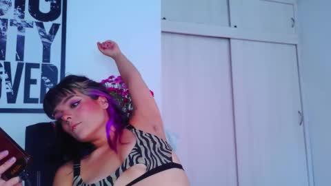 Snapshot of naughty_em_17 chatting on September 14, 4:50 pm Em please help me reach 100 thumbs up 3 online show from September 14, 4:50 pm