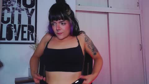 Snapshot of naughty_em_17 chatting on September 27, 7:46 am Em please help me reach 100 thumbs up 3 online show from September 27, 7:46 am