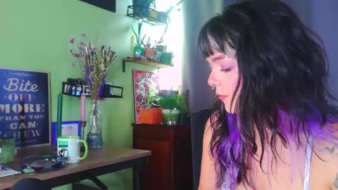 Snapshot of naughty_em_17 chatting on September 28, 4:34 pm Em please help me reach 100 thumbs up 3 online show from September 28, 4:34 pm